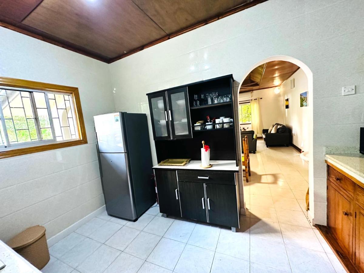 88 Days Self Catering Holidays & Accomodation Baie Lazare  Ngoại thất bức ảnh